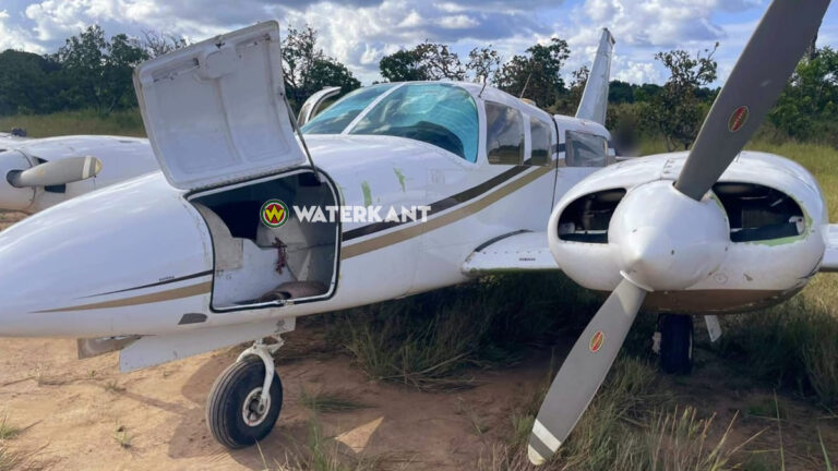 VIDEO: Onderschept drugsvliegtuig onbruikbaar gemaakt