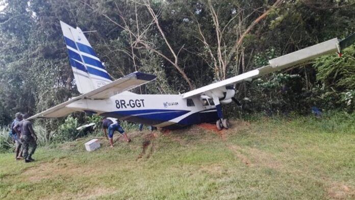 Vliegtuig in Guyana van de baan vanwege hevige wind