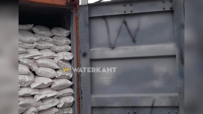 Cocaïne in deuren van rijstcontainers op haven aangetroffen