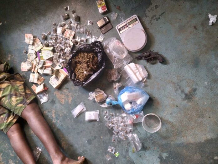Politie stuit op drugs, geld en wapens bij operatie te Tamanredjo