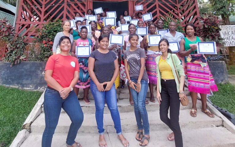 Trainingen vrouwenorganisaties aan de Boven-Suriname rivier