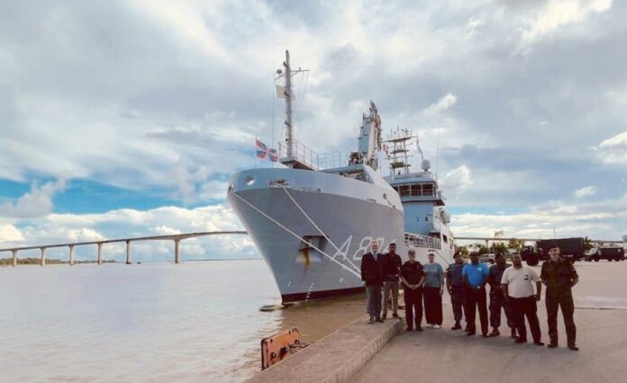 Nederlands marineschip bezoekt Suriname vanwege 47ste Onafhankelijkheidsdag