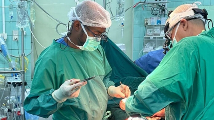 Nederlandse kinderhartchirurg kijkt terug op zeer geslaagde week in Suriname