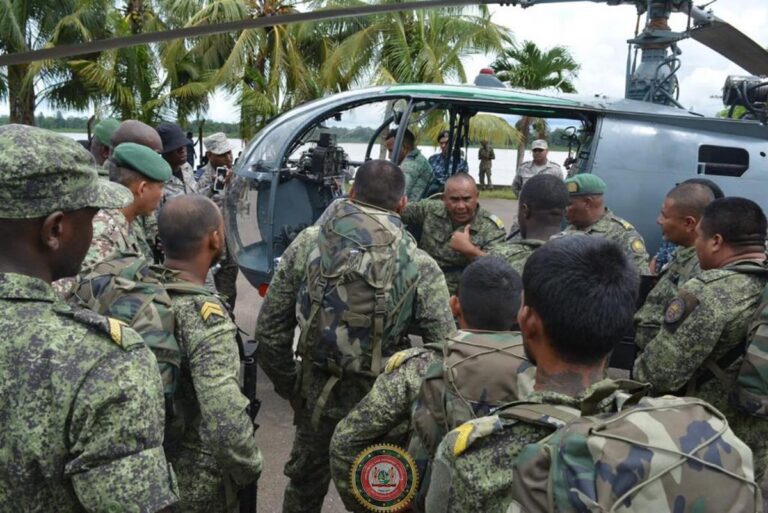 Oefening Korps Speciale Troepen (KST) van leger Suriname