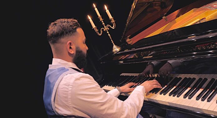 Veelbelovende pianist Wishay Raghoe WSR brengt nieuwe piano cover uit