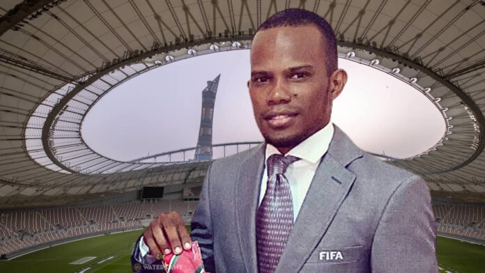 Surinaamse FIFA-assistent arbiter Zachari Zegelaar woensdag in actie