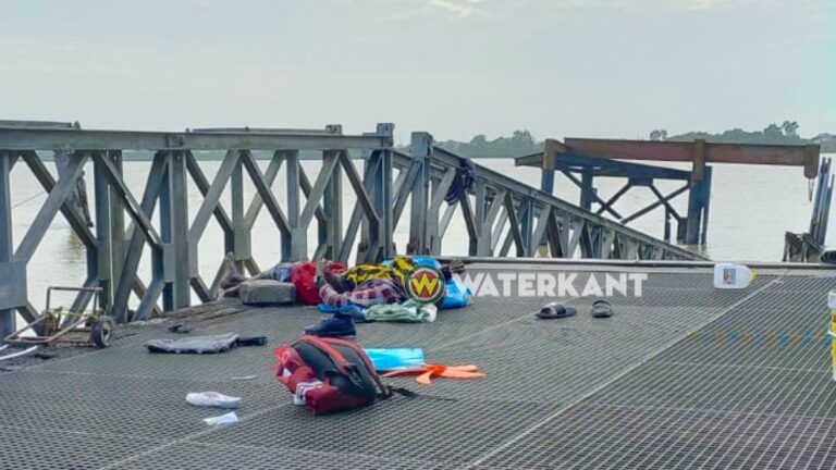 Dakloze man dood aangetroffen op brug oude Veerplein