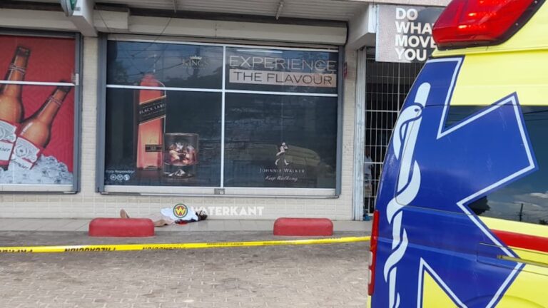Man doodgeschoten voor supermarkt te Lelydorp