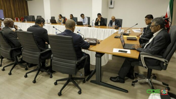 Presidentieel team heeft constructief onderhoud met Centrale Bank van Suriname