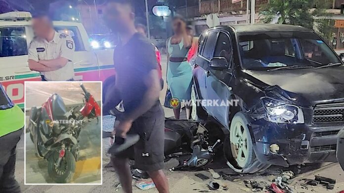 Scooterrijders gewond na zware aanrijding met personenwagen
