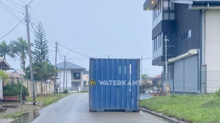 Op straat geplaatste container zorgt voor levensgevaarlijke situatie