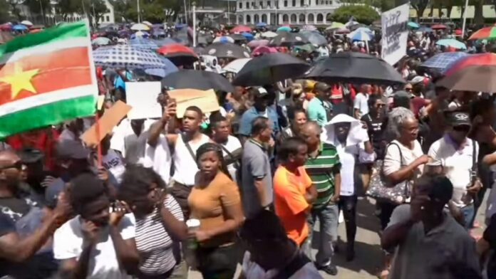 Groot-protest-in-Suriname