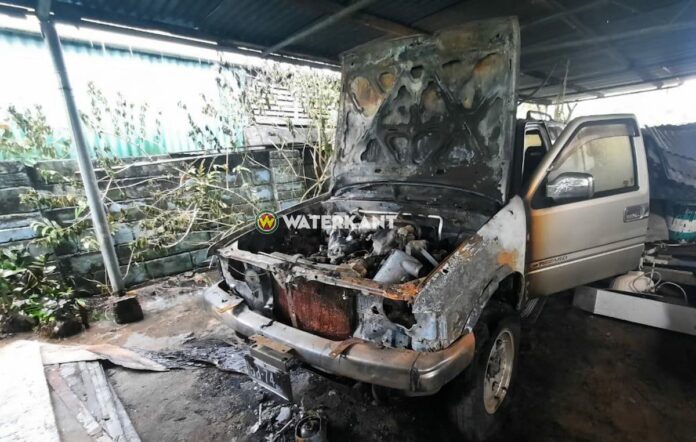 Auto ondernemer in brand gestoken na ruzie; verdachte stiefzoon spoorloos