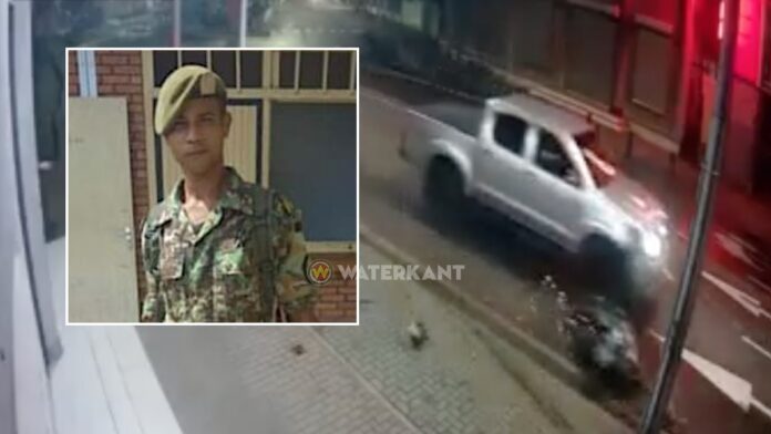 Militair op bromfiets in ziekenhuis overleden na aanrijding met pick-up