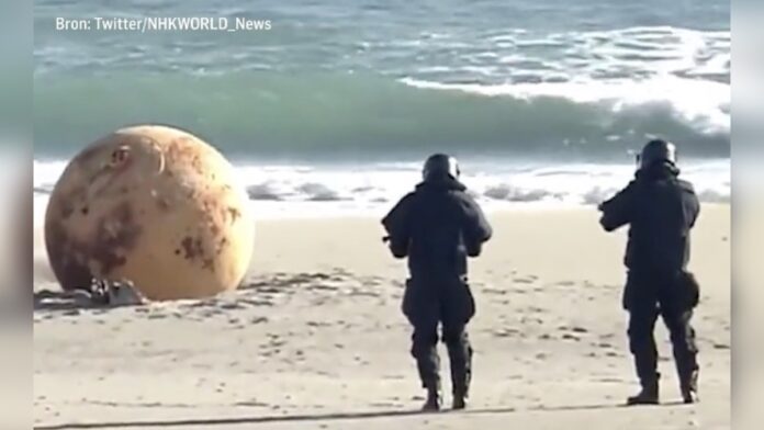 Mysterieuze bal op Japans strand gesprek van de dag