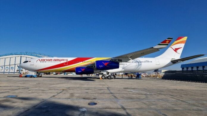 'Nieuw' SLM vliegtuig op route Amsterdam - Paramaribo voorzien van huisstijl