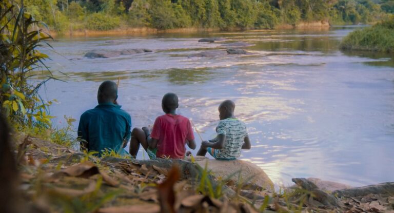 Spannende VPRO jeugd documentaireserie in jungle Suriname
