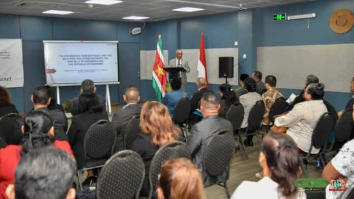 Surinaams Diplomaten Instituut lanceert lezingencyclus