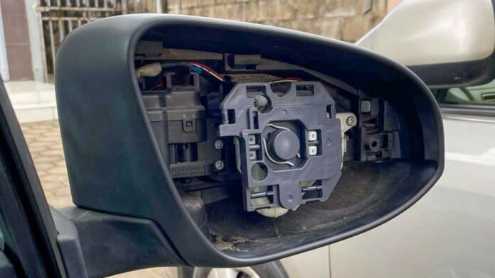 auto-zijspiegel-gestolen