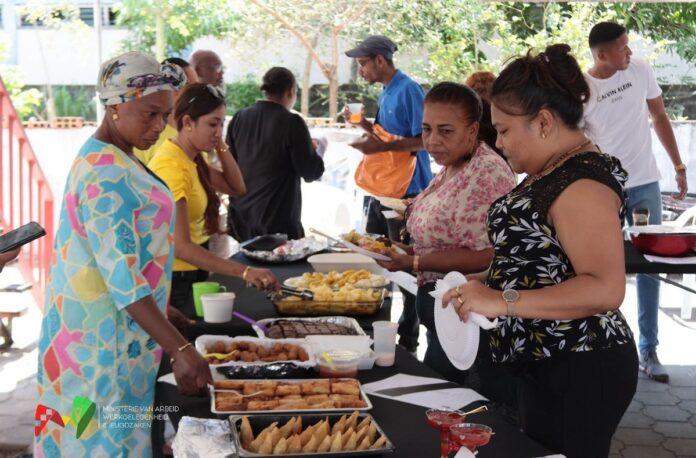 Cook-out ter gelegenheid 76 jaar Arbeidsinspectie in Suriname