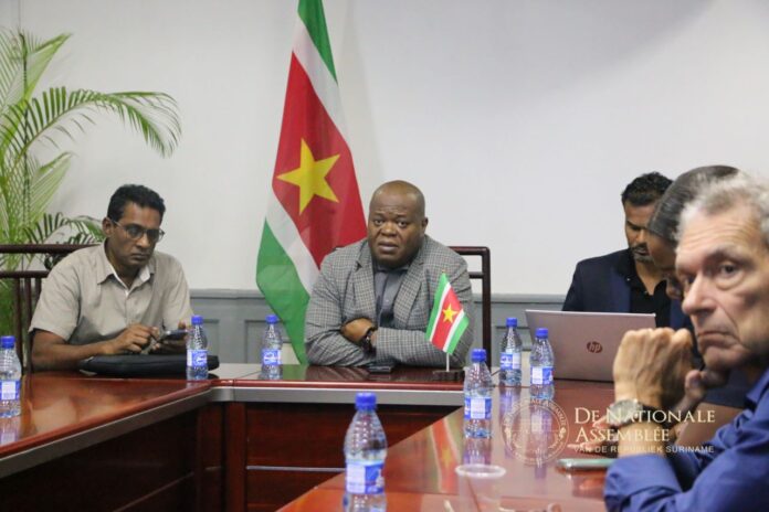 Parlement Suriname bespreekt wijziging kiesstelsel met activisten