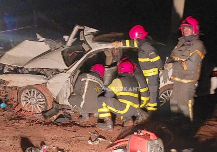 Twee gewonden bij zwaar verkeersongeval Afobakaweg