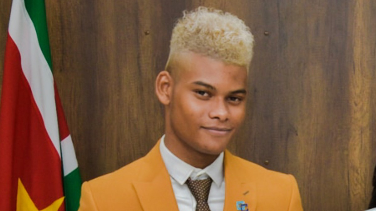 Brutale Zamuël geschorst; leraar doet aangifte smaad en laster - Waterkant