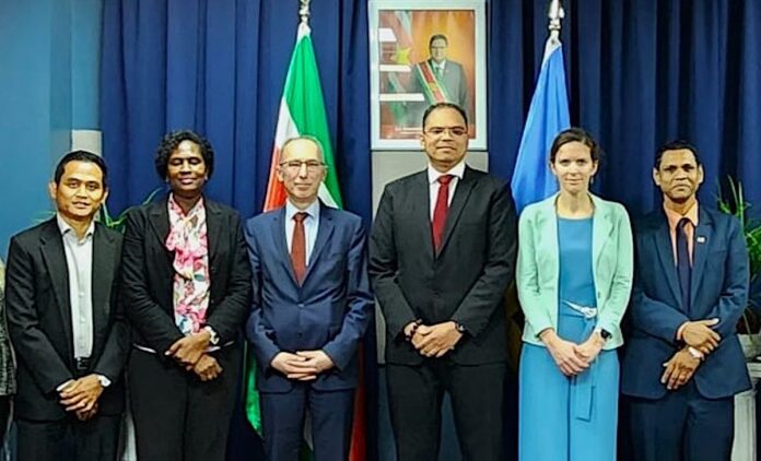 België en Suriname praten over wet- en regelgeving inzake personenverkeer