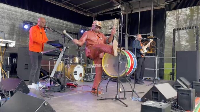 Erespeld voor 70-jarige Edgar 'Bugru' Burgos op Koningsdag