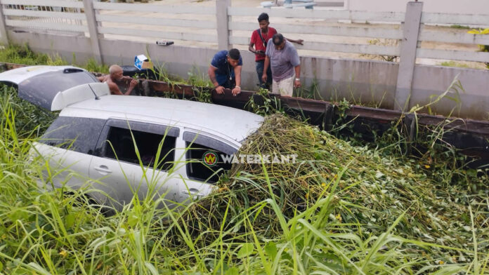 Automobilist 'duikt' in trens na uitwijken voor afslaande auto
