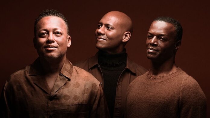 Re-Play brengt nieuwe single 'Nu of Nooit' uit