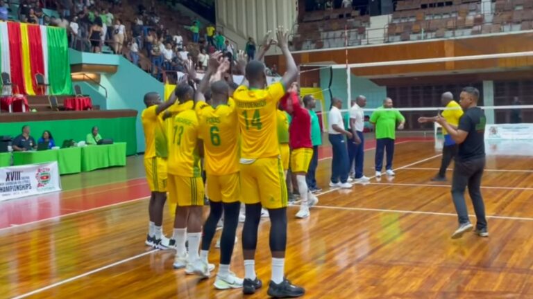 Mannen volleybalselectie Suriname door naar finale Caribbean Championships