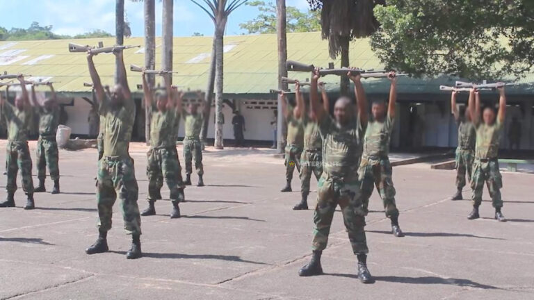 Manschappen Nationaal Leger Suriname