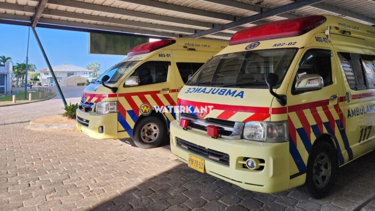 Twee ambulances bij de SEH in Suriname