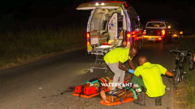 Bromfietser en bijrijder gewond bij verkeersongeval Magentakanaalweg