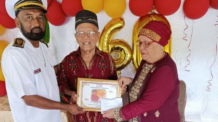 Echtpaar Partoredjo-Tjokrodimedjo gehuldigd voor 60-jarig huwelijk