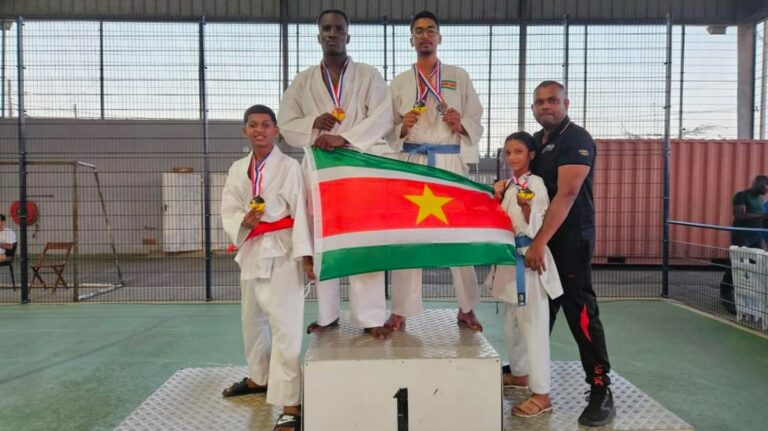 Vijf medailles voor Surinaamse karatekas tijdens ABC toernooi op Curaçao