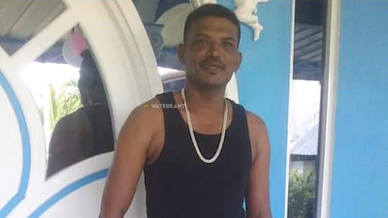 Man overleden na steekpartij voor café in Nickerie