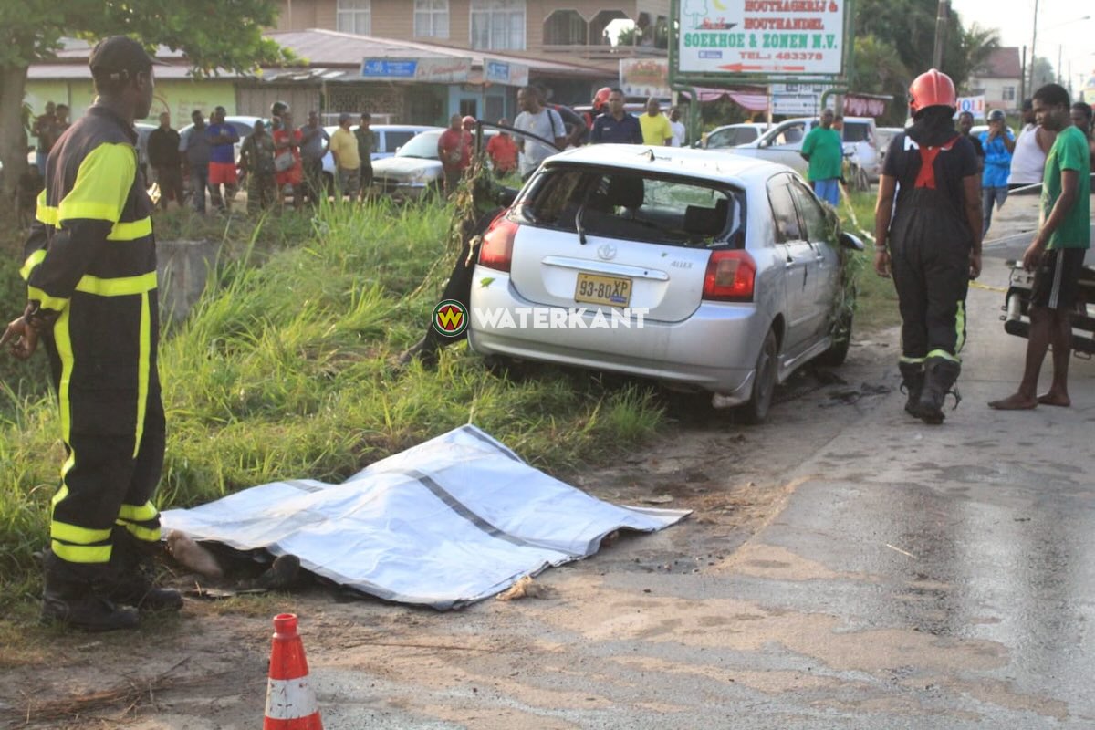 Omgekomen automobilist kwam na borrelen in kanaal terecht