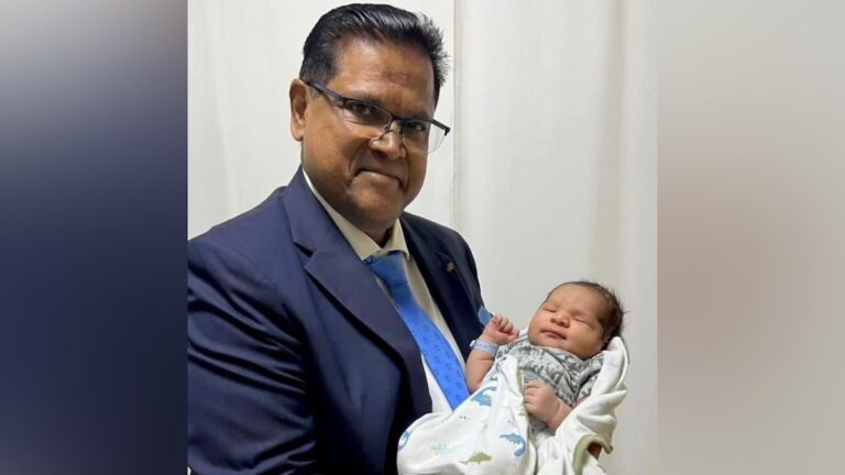 Kleinzoon voor Surinaamse president Santokhi