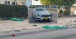 Bestuurder mercedes rijdt twee mensen op bromfiets dood