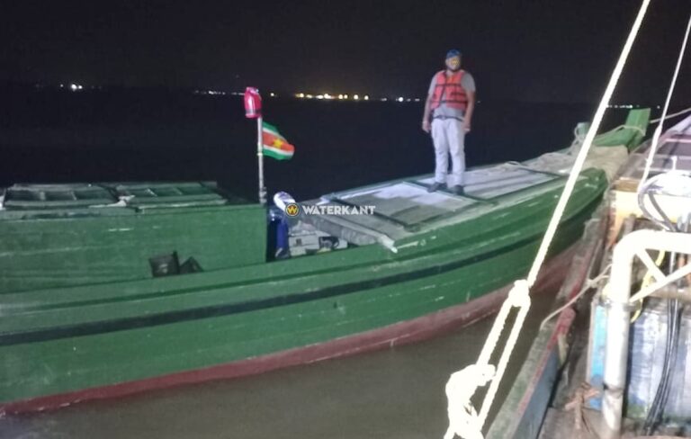 Bemanning illegale vissersboot aangehouden: kapitein gevlucht