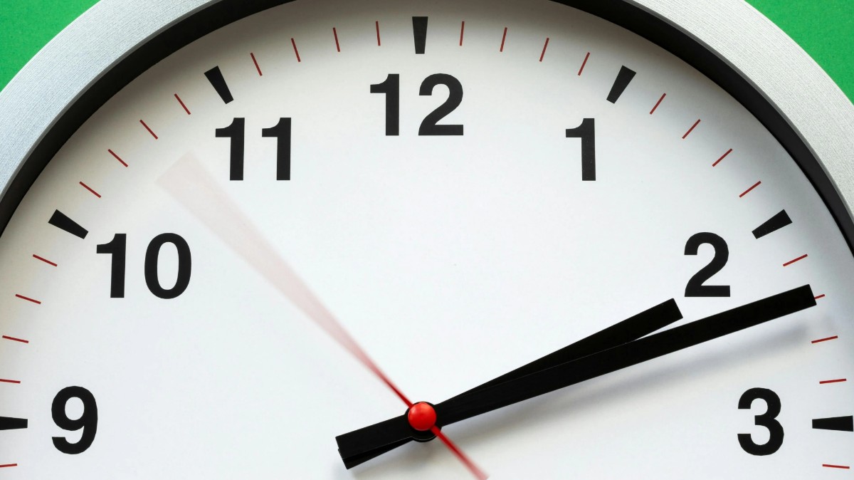 Klok in Nederland gaat vannacht een uur terug: tijdsverschil met