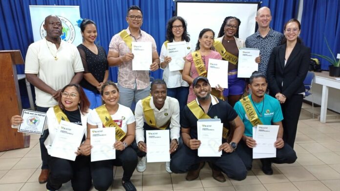Nieuwe lichting fitnessprofessionals zet Suriname in beweging