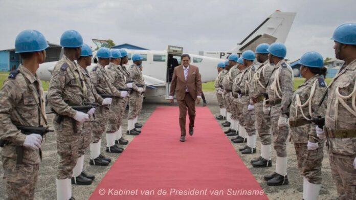 president Santokhi verwelkomd in Suriname