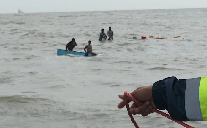 Vier Guyanese vissers na 12 uur gered uit zee bij Suriname