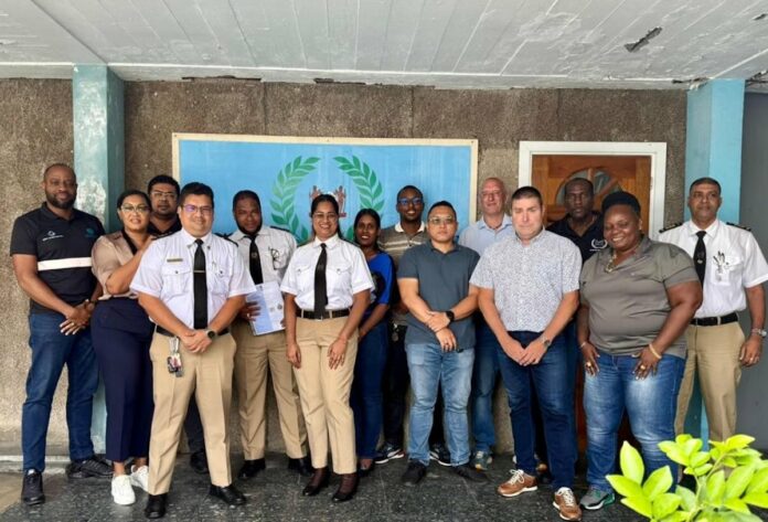 Douaniers in Suriname krijgen training van Nederlandse collega's