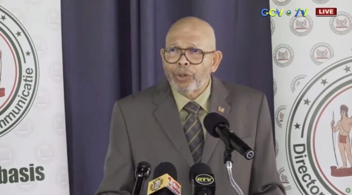 minister Dirk Currie van Onderwijs
