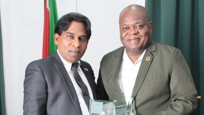 Hof Van Justitie snapt commotie niet: ook in 2017 plakkaten uitgereikt