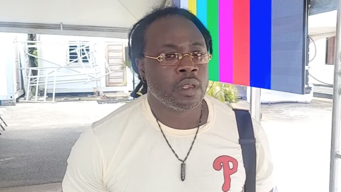 Arnold Boekoeroe, meer bekend als de artiest Kadensi